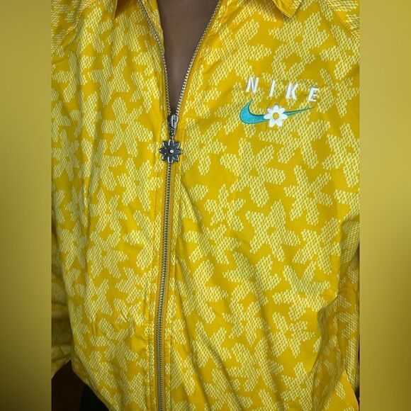 NWT Nike Sport Daisy woven full-zip floral print jacket in mustard - Picture 7 of 8